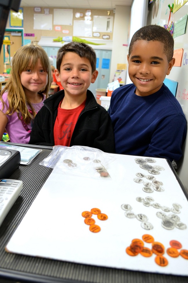 Flower Mound second graders learn about U.S. currency