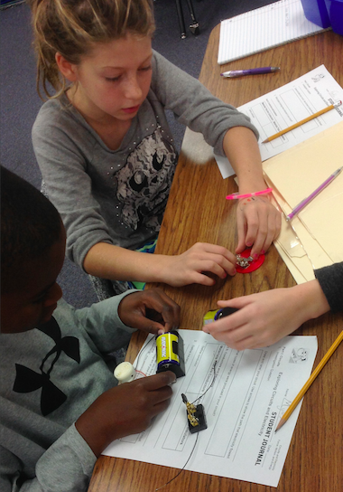FM fifth graders design games by making circuits