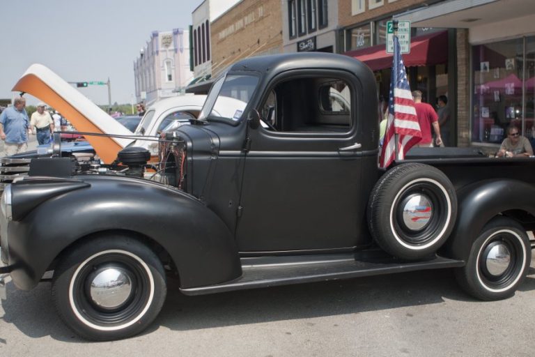 Arts, Antiques & Autos on the historic Courthouse-on-the-Square
