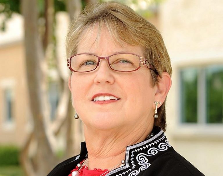 Highland Village secretary announces retirement