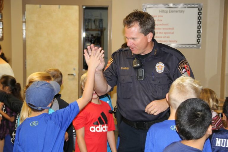 Argyle ISD offers free meal to law enforcement