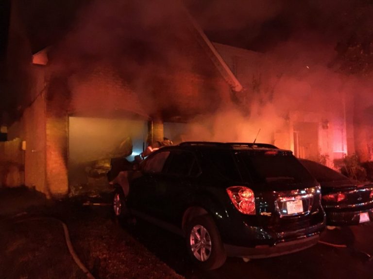 Fire crews battle blaze at Flower Mound home