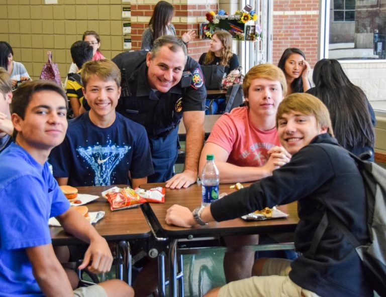 Lewisville ISD invites officers to lunch