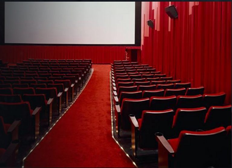 Foundation hosts Oscar viewing party