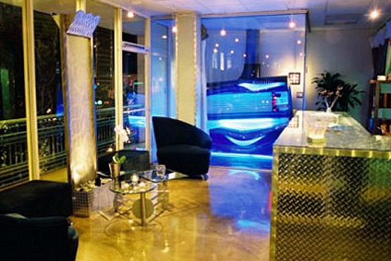 Tanning salon celebrates seven year “Tanniversary”