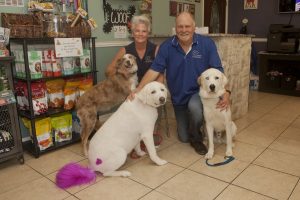 Canine Courtyard’s Debi and Paul LaVoie with Bailey, Aspen and Crosby. (Photo by Helen’s Photography)
