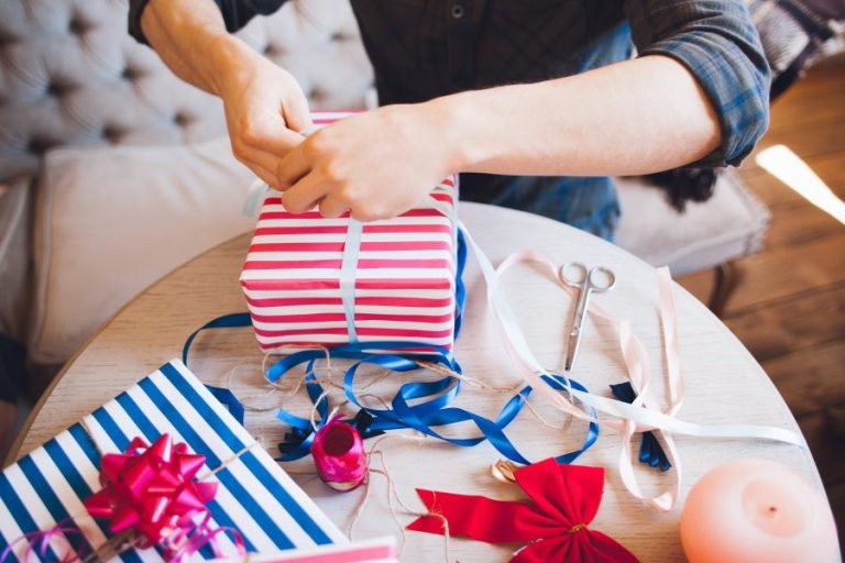 Last minute holiday gift tips