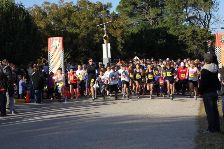 Register for the Double Oak Turkey Trot before it sells out