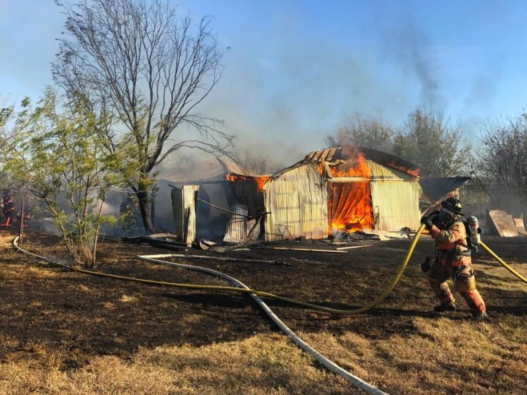 Firefighters extinguish large barn fire in Flower Mound