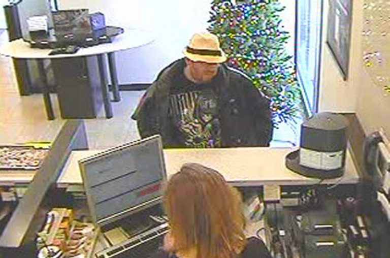 Police seek bank robbery suspect