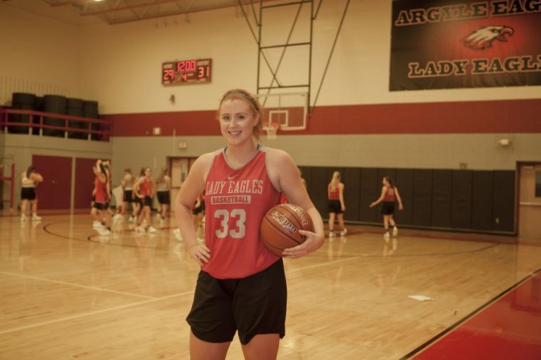 Lady Eagles cruise to playoff win