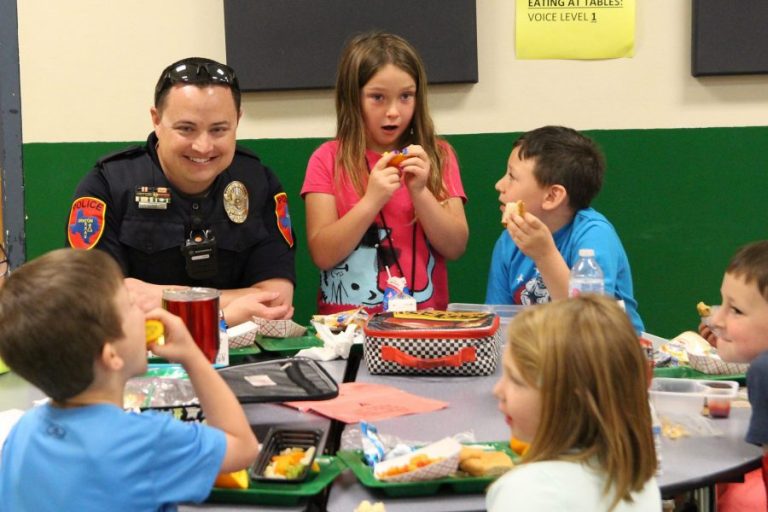 Denton ISD offering free meal to first responders and military