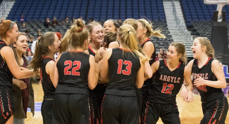 Lady Eagles win state semifinal