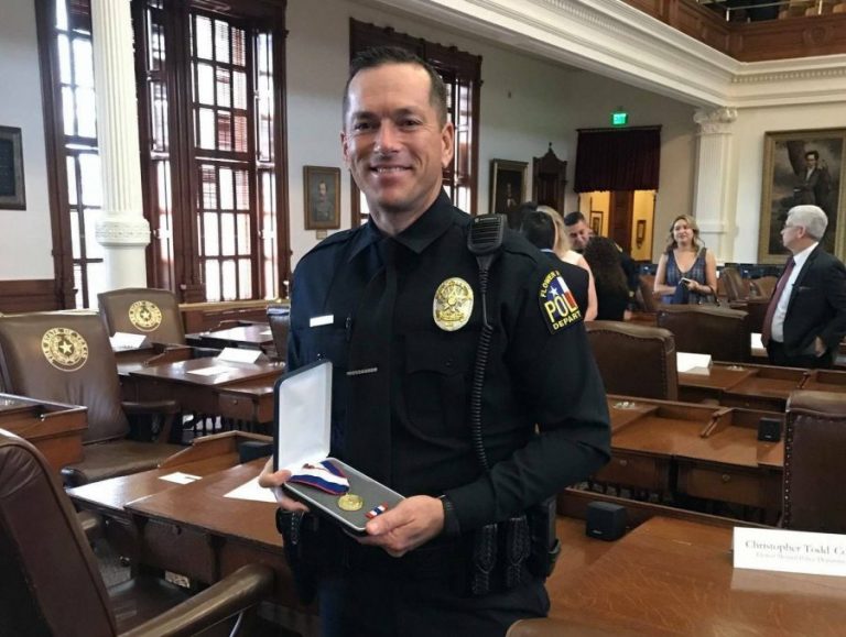 Flower Mound police officer receives Star of Texas Award