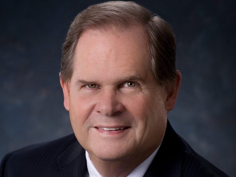 Liberty Christian founder receives Distinguished Alumni award