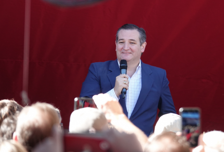 Cruz makes campaign stop in Bartonville
