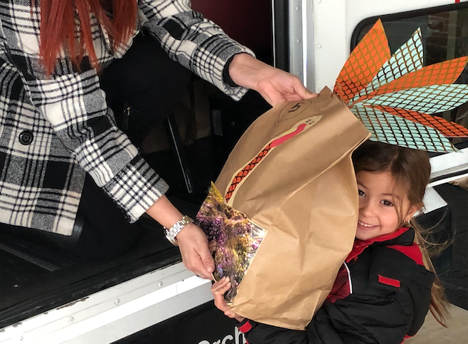 Local Kindergarteners deliver Thanksgiving food donations