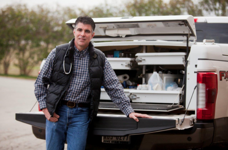 Argyle Vet does more than horse around