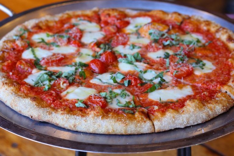 Foodie Friday: Earl’s 377 Pizza