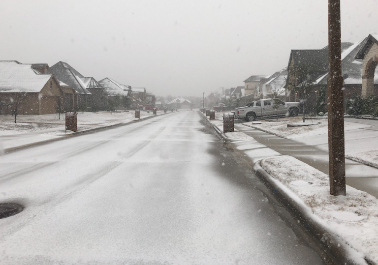 Snow falls on Denton County