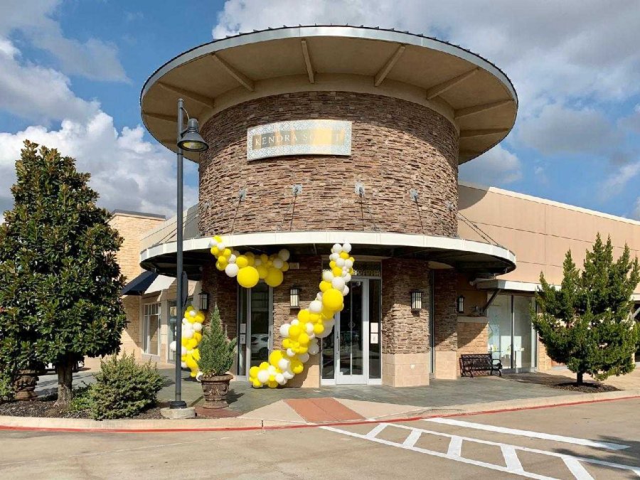 Kendra scott discount retailer near me