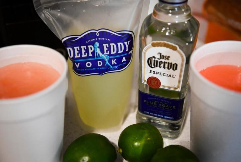 Abbott signs bill to make alcohol to go permanent