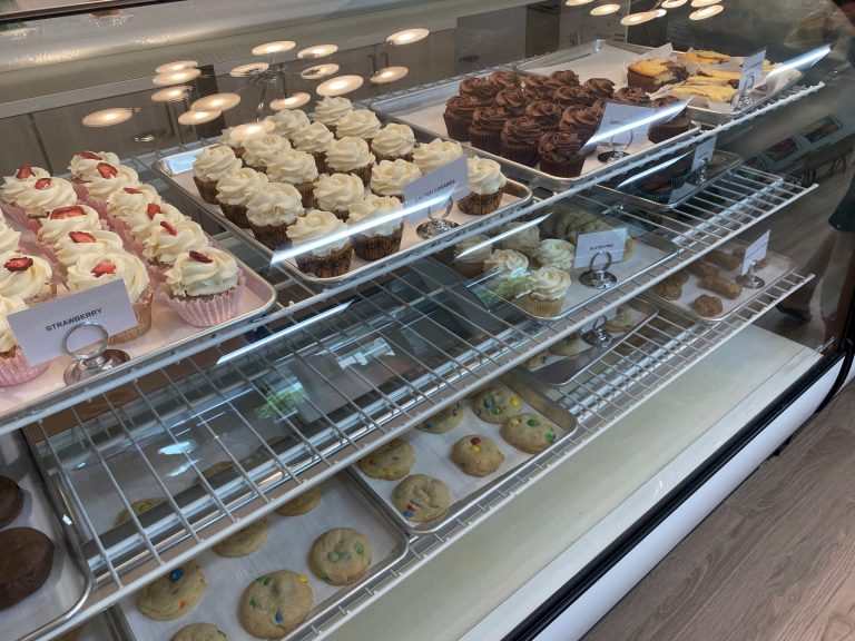 AshJenn Signature Desserts opens in Lakeside