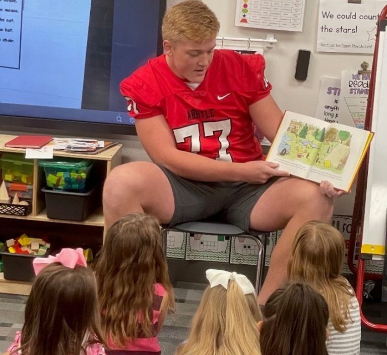 Argyle offensive lineman has heart for kids