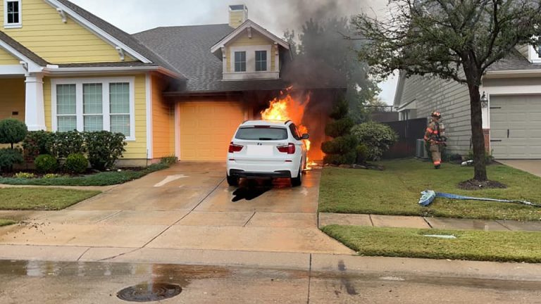 Vehicle fire spreads to Lantana house