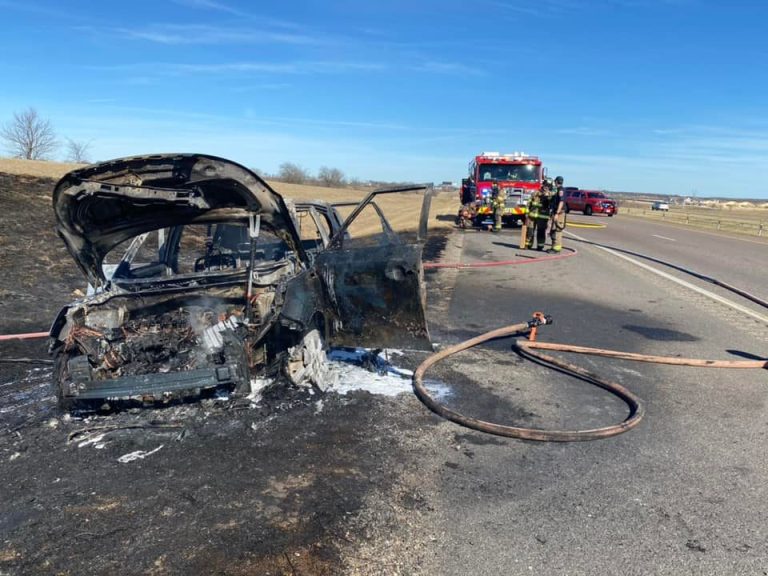I-35W briefly shut down due to vehicle fire