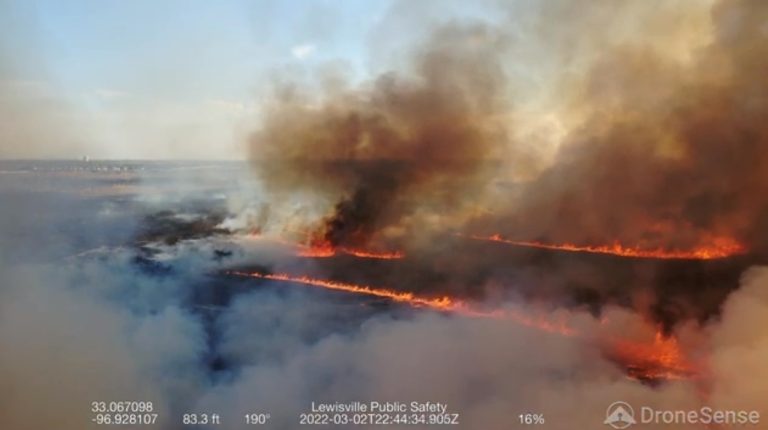 Firefighters respond to 500-acre grass fire in Lewisville