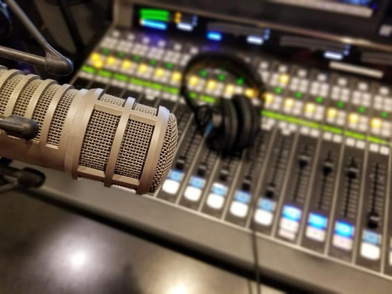 Denton radio station flips format to alt rock