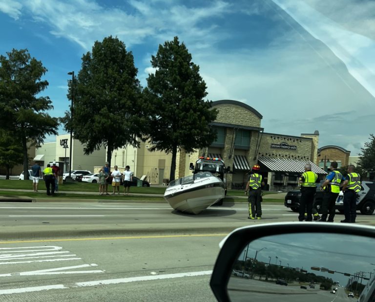 Loose boat closes down FM 407