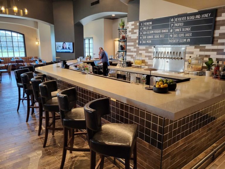 Lantana Golf Club renovates clubhouse