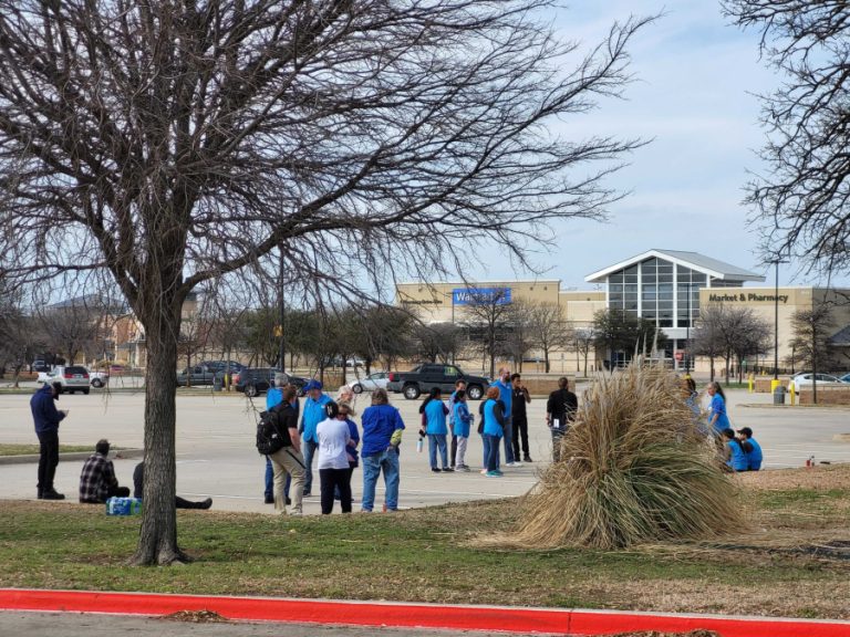 Update: Highland Village police complete search of Walmart after bomb threat