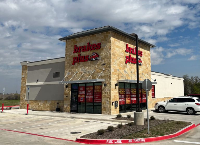 New Lantana auto shop celebrating grand opening