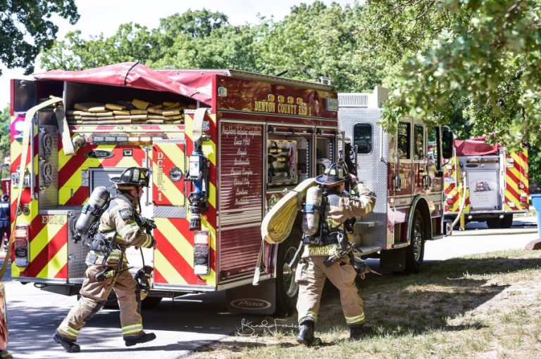 Firefighters battle blaze at warehouse near Northlake airport