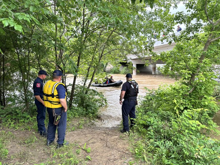 Capsized kayakers rescued from Hickory Creek