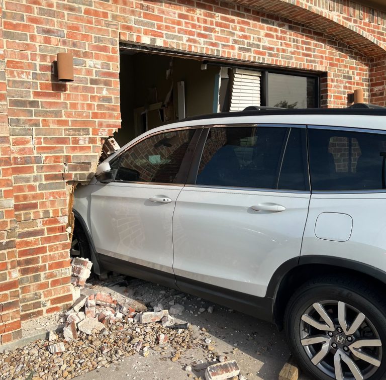 Vehicle crashes into building in Flower Mound