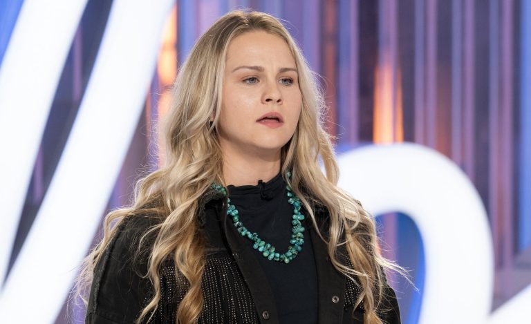Stay-at-home mom from Denton sings her way to Hollywood on ‘American Idol’