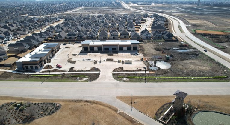 What businesses are coming to Northlake Crossing