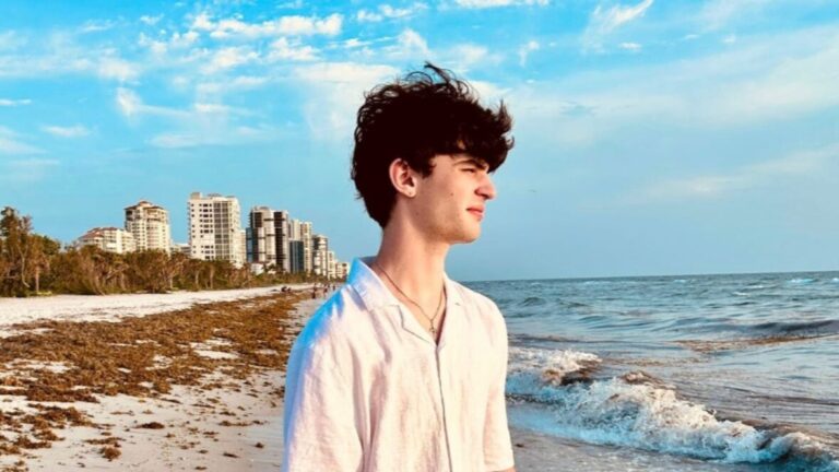 Community rallies around family of Argyle teen killed in crash