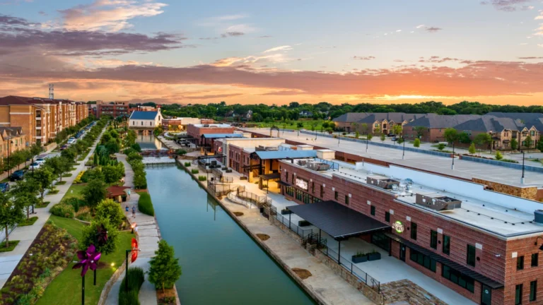 A new wine lounge is popping the cork at Flower Mound’s River Walk