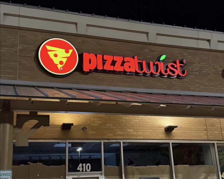 Pizza Twist open to serve Flower Mound Indian-style fusion pies