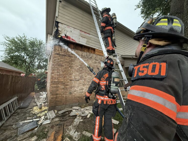 Flower Mound FD quickly contains house fire