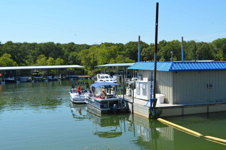 Denton man falls into Lewisville Lake, drowns while docking boat